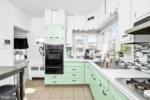404 W PARK AVE, Hamilton, NJ 08610