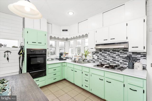 404 W PARK AVE, Hamilton, NJ 08610