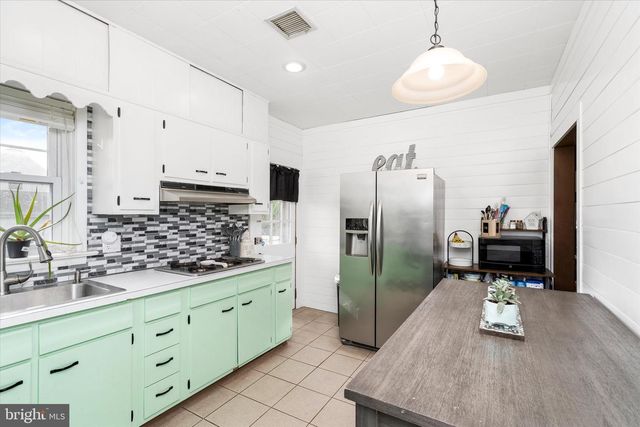 404 W PARK AVE, Hamilton, NJ 08610
