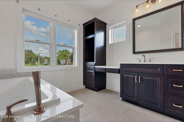 822 Laurelwood Drive, Lansing, MI 48917