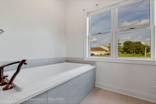 822 Laurelwood Drive, Lansing, MI 48917