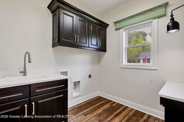 822 Laurelwood Drive, Lansing, MI 48917