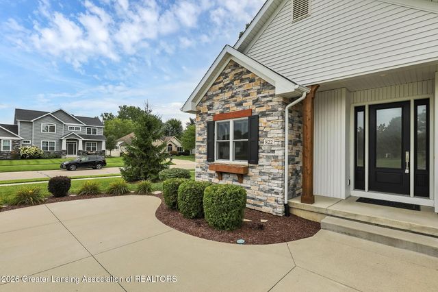 822 Laurelwood Drive, Lansing, MI 48917