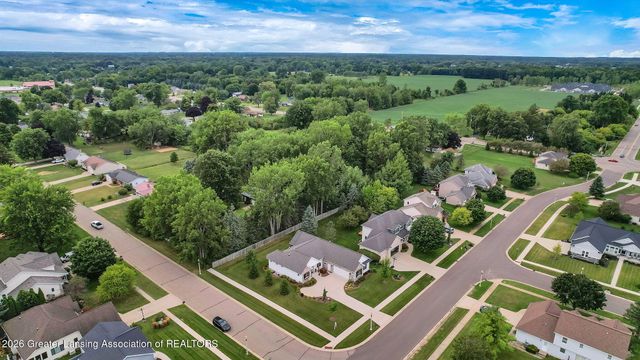 822 Laurelwood Drive, Lansing, MI 48917