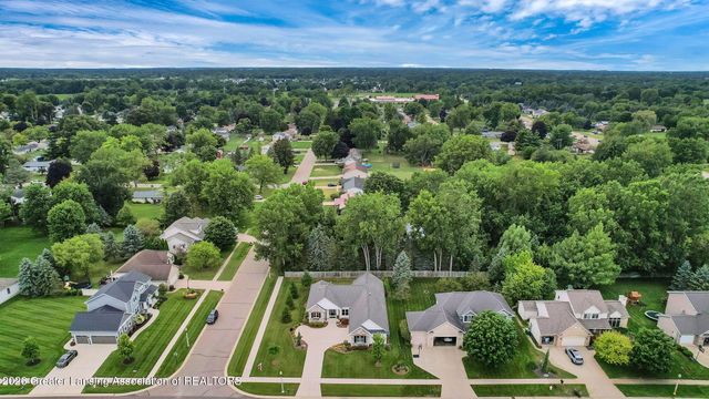 822 Laurelwood Drive, Lansing, MI 48917