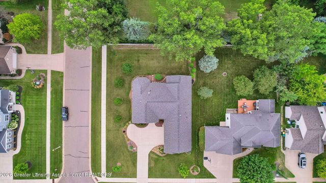 822 Laurelwood Drive, Lansing, MI 48917