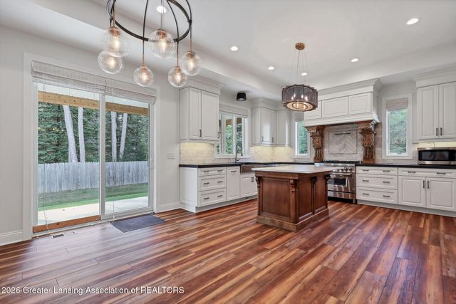 822 Laurelwood Drive, Lansing, MI 48917