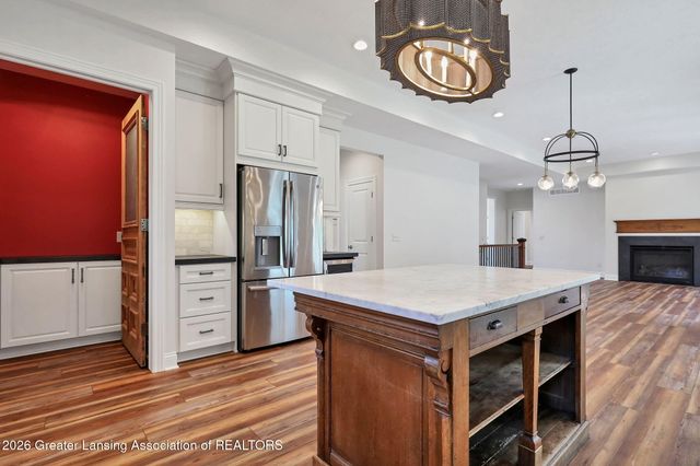 822 Laurelwood Drive, Lansing, MI 48917