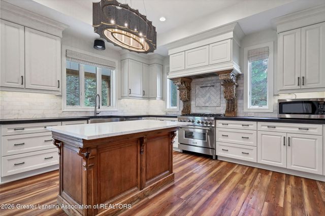822 Laurelwood Drive, Lansing, MI 48917