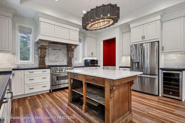 822 Laurelwood Drive, Lansing, MI 48917