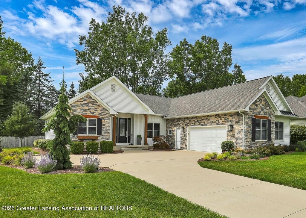 822 Laurelwood Drive, Lansing, MI 48917