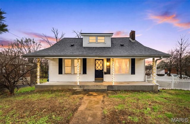 9726 Lackland Road, Overland, MO 63114