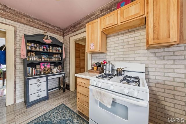 9726 Lackland Road, Overland, MO 63114