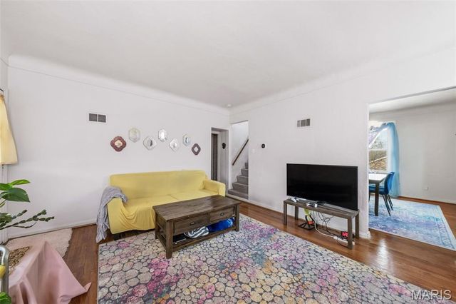 9726 Lackland Road, Overland, MO 63114