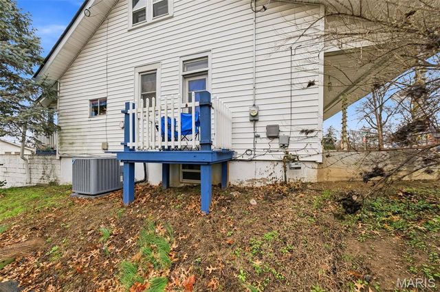 9726 Lackland Road, Overland, MO 63114