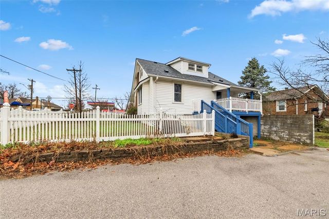 9726 Lackland Road, Overland, MO 63114