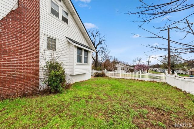 9726 Lackland Road, Overland, MO 63114