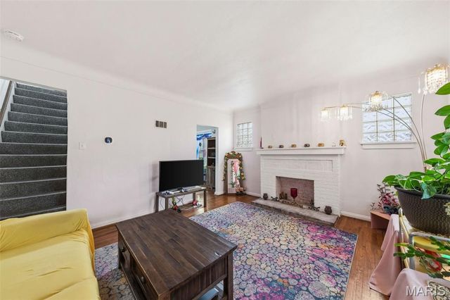 9726 Lackland Road, Overland, MO 63114