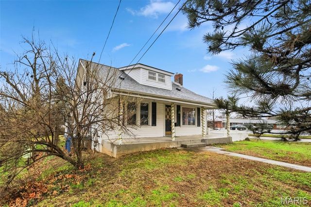 9726 Lackland Road, Overland, MO 63114