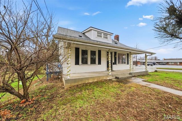 9726 Lackland Road, Overland, MO 63114