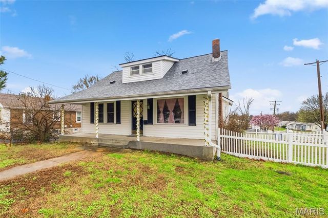 9726 Lackland Road, Overland, MO 63114