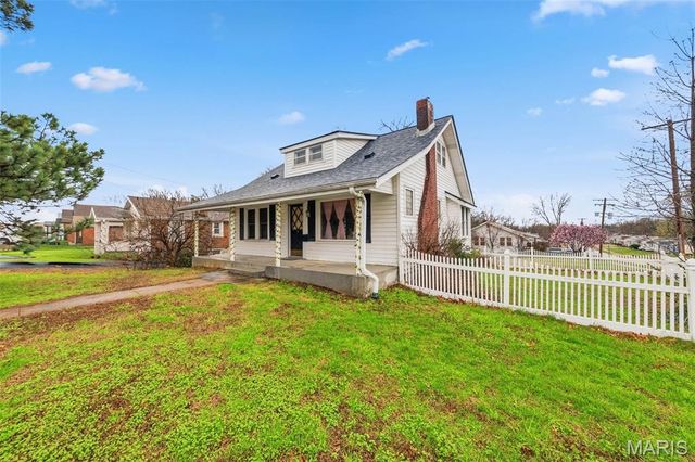 9726 Lackland Road, Overland, MO 63114