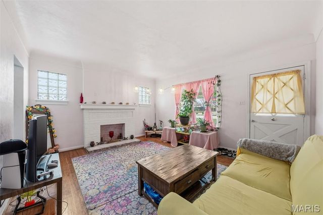 9726 Lackland Road, Overland, MO 63114