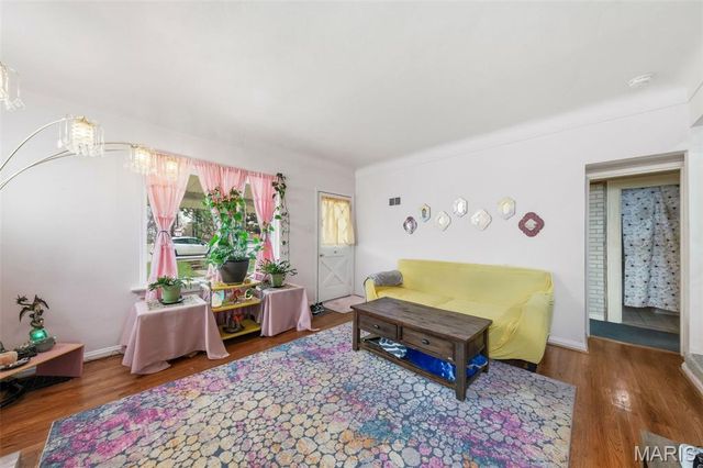 9726 Lackland Road, Overland, MO 63114