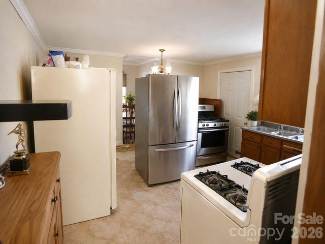 312 S Miller Avenue, Statesville, NC 28677