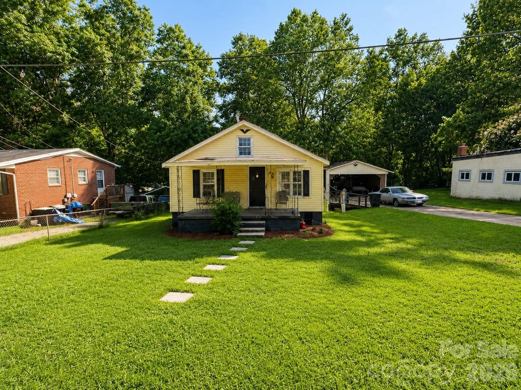 312 S Miller Avenue, Statesville, NC 28677