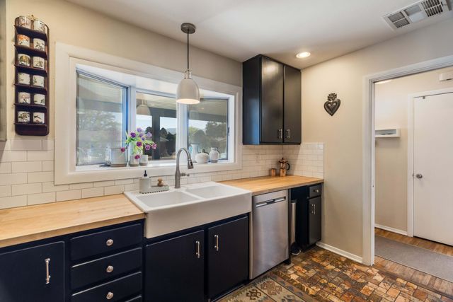 3901 Palomas Court NE, Albuquerque, NM 87110