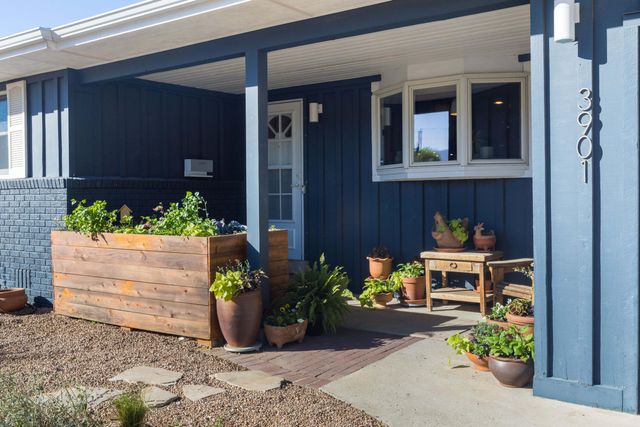 3901 Palomas Court NE, Albuquerque, NM 87110