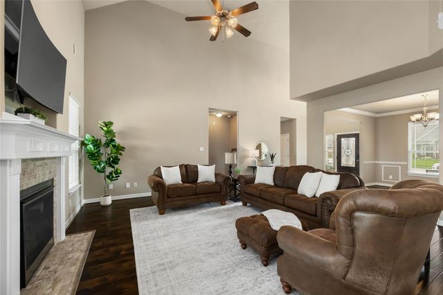 14407 Meadowlands Drive, Mont Belvieu, TX 77523