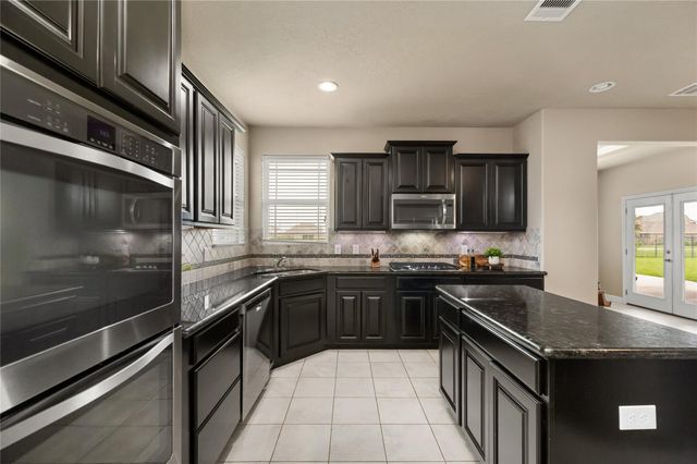 14407 Meadowlands Drive, Mont Belvieu, TX 77523