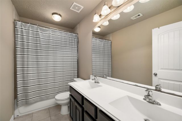 14407 Meadowlands Drive, Mont Belvieu, TX 77523