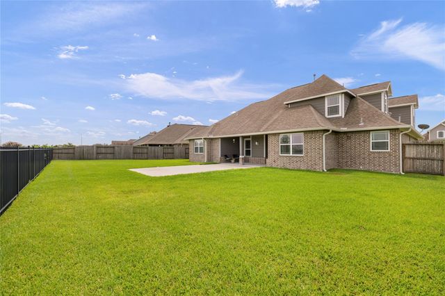 14407 Meadowlands Drive, Mont Belvieu, TX 77523