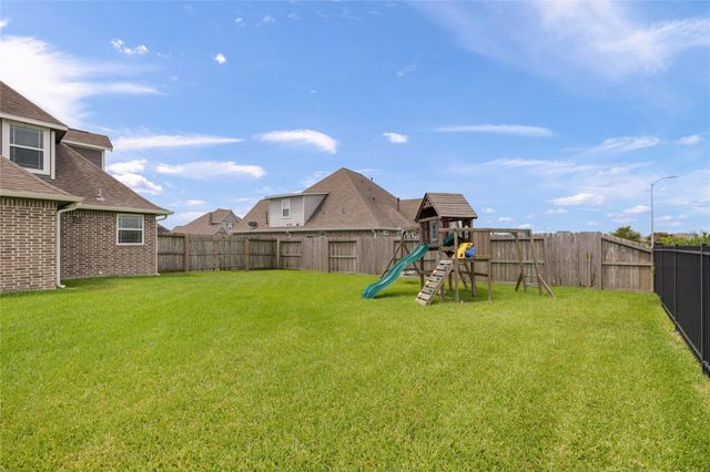 14407 Meadowlands Drive, Mont Belvieu, TX 77523