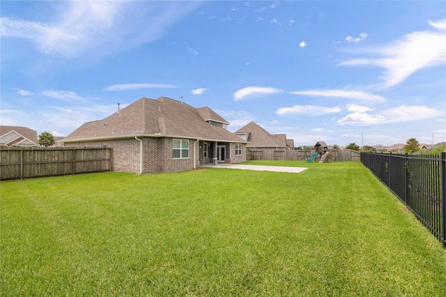 14407 Meadowlands Drive, Mont Belvieu, TX 77523