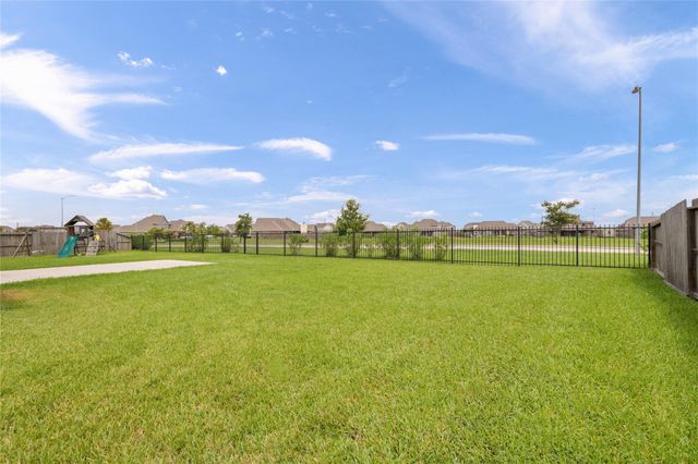 14407 Meadowlands Drive, Mont Belvieu, TX 77523