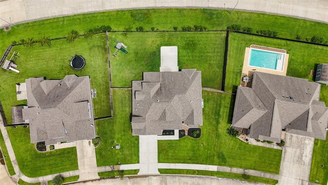 14407 Meadowlands Drive, Mont Belvieu, TX 77523