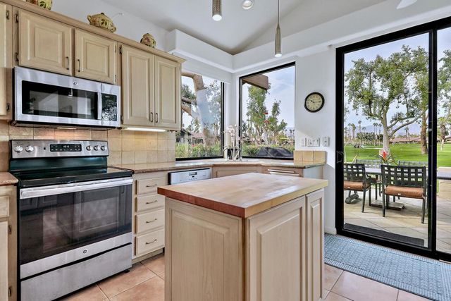 39 Blue River Drive, Palm Desert, CA 92211
