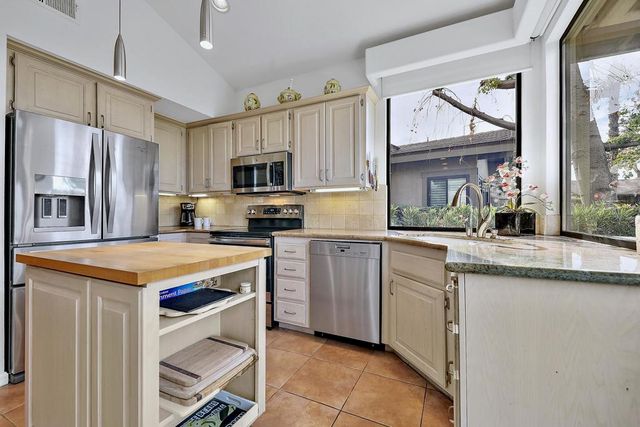 39 Blue River Drive, Palm Desert, CA 92211