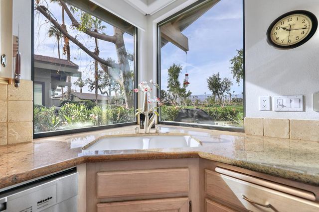 39 Blue River Drive, Palm Desert, CA 92211