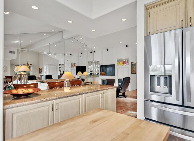 39 Blue River Drive, Palm Desert, CA 92211