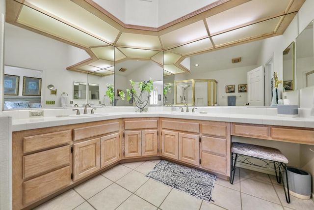 39 Blue River Drive, Palm Desert, CA 92211