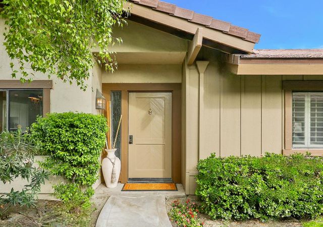 39 Blue River Drive, Palm Desert, CA 92211