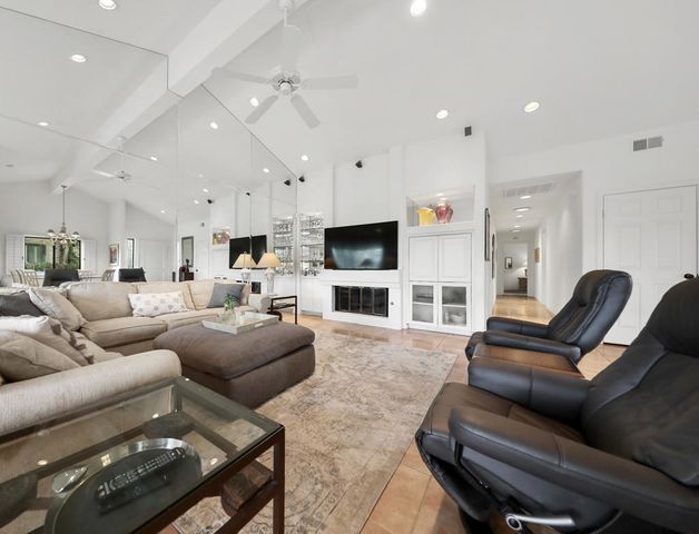 39 Blue River Drive, Palm Desert, CA 92211