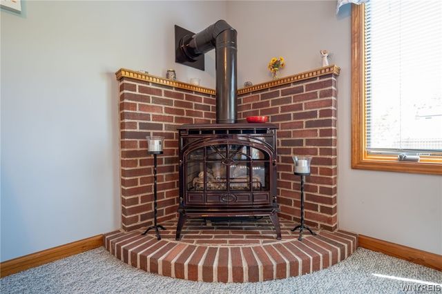 38 Fawn Trl, West Seneca, NY 14224