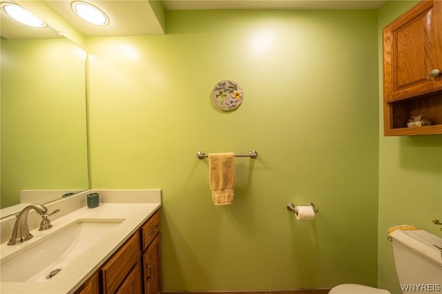 38 Fawn Trl, West Seneca, NY 14224