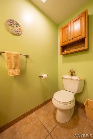 38 Fawn Trl, West Seneca, NY 14224